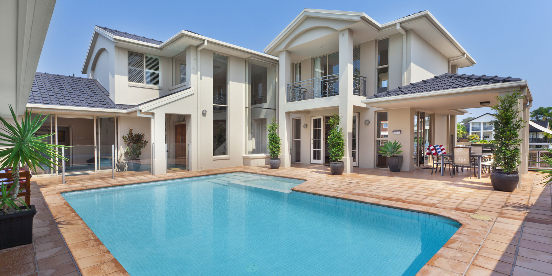 white-house-pool